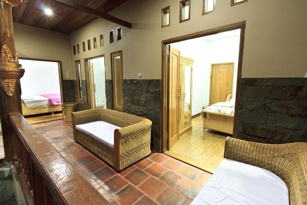 Villa Bale Seni Mataram Exterior photo